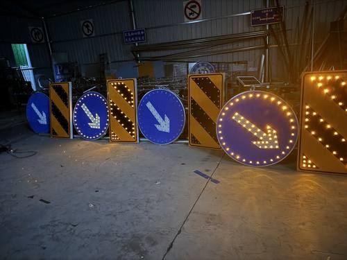 甘肃甘肃河南太阳能自发光交通路标牌厂家